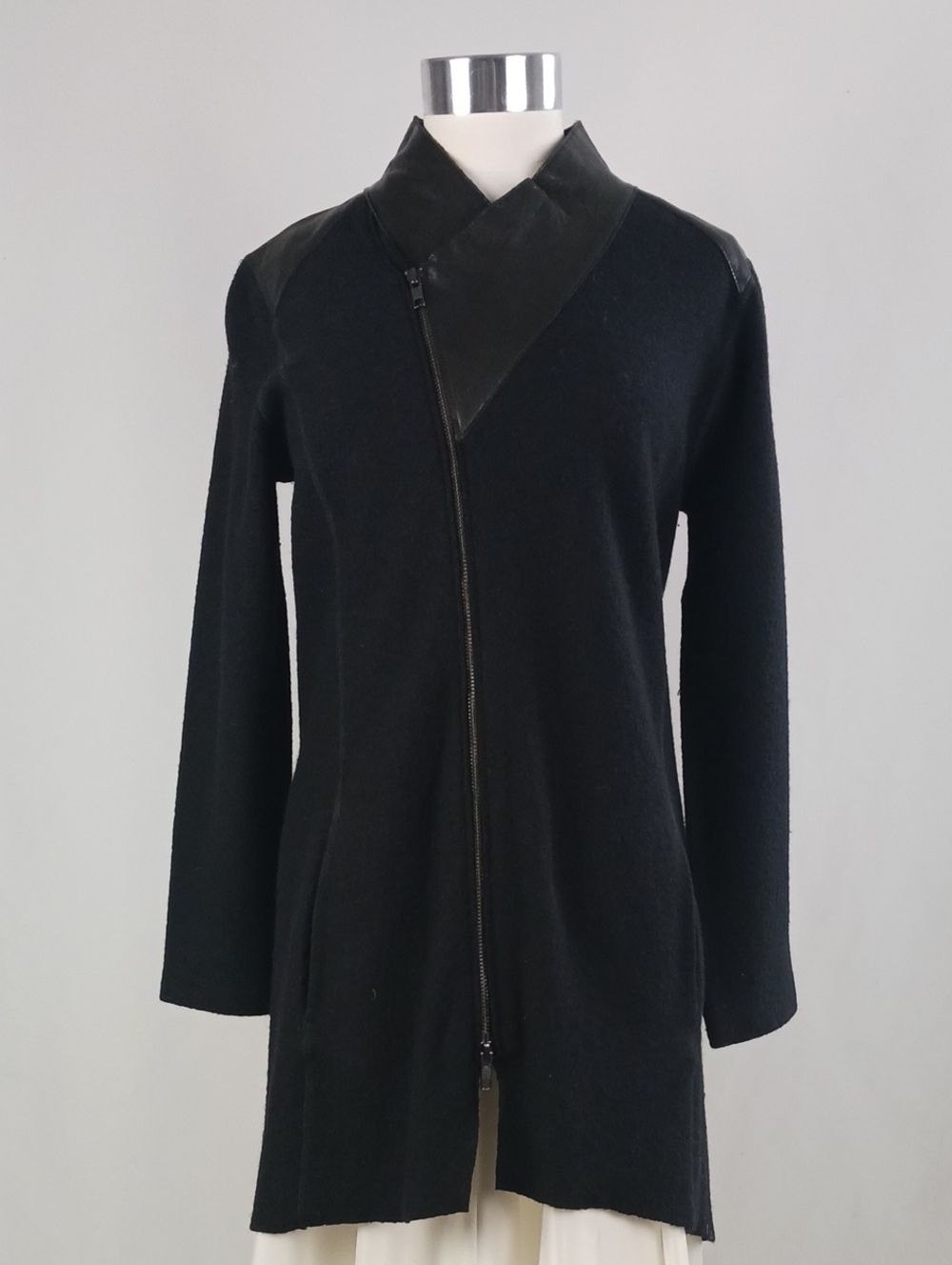 EILEEN FISCHER BLK WOOL SIDE ZIP W LEATHER TRIM